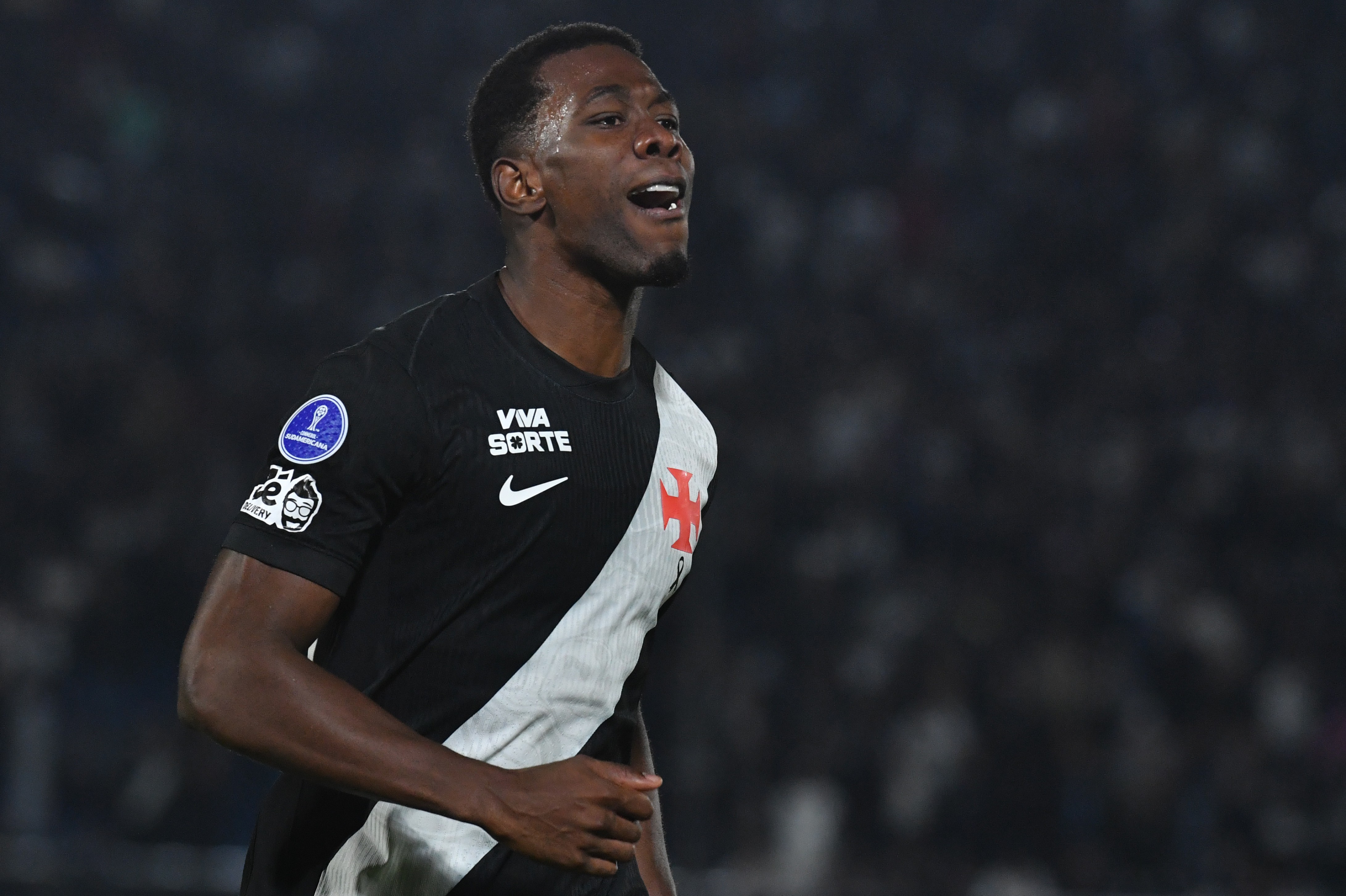 Vasco negocia futuro de Carlos Cuesta com o Galatasaray