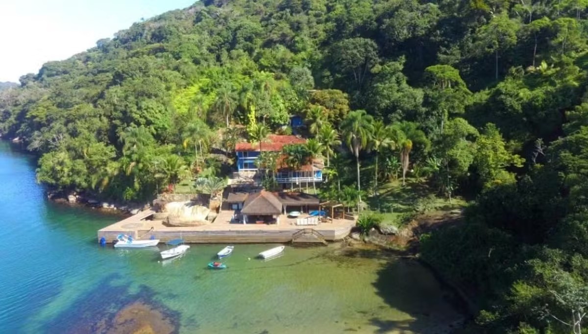 Willer Tomaz tem cinco casas em Angra além da disputada com Richarlison